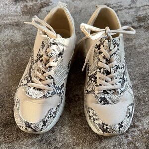 JustFab Cream and Black Snake Print Sneakers